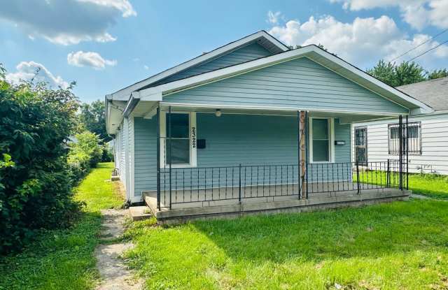 Convenient 2 BR / 1 BA Duplex Unit with Shared Front Porch Gallery 1
