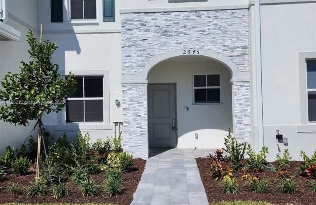 2645 SE 17th St photos photos