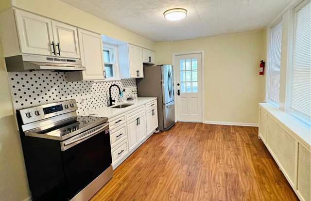 211 North 11th Street - 211 North 11th Street, Reading, PA 19601 211 North 11th Street - 211 North 11th Street, Reading, PA 19601