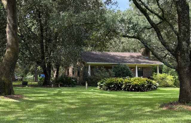 Gorgeous Cottage on 13 acres of manicured/fenced farmland photos photos