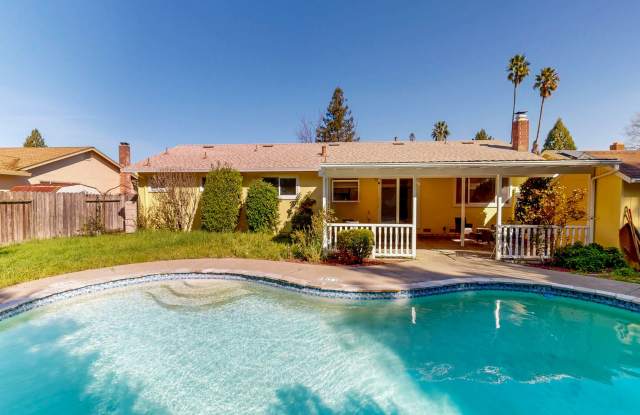 Charming 3 Bedroom 2 Bathroom Home with Pool! photos photos