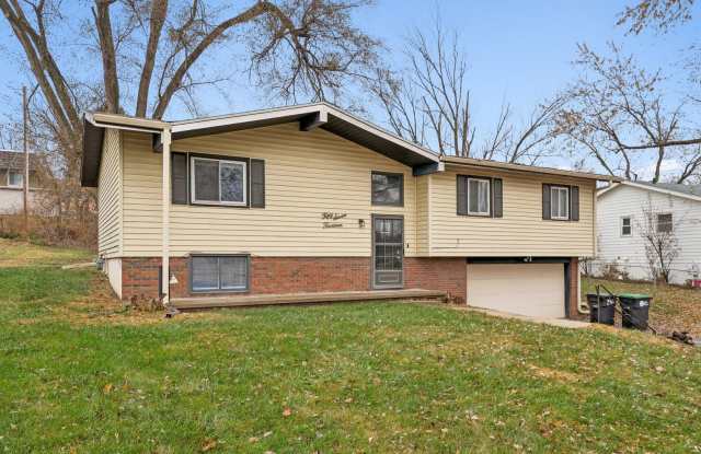 Comfortable 3-Bedroom with Finished Lower Level!! - 5714 North 50th Street, Omaha, NE 68104