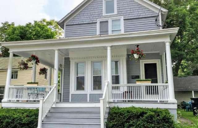 15 Van Dorn Street - 15 Van Dorn Street, Saratoga Springs, NY 12866