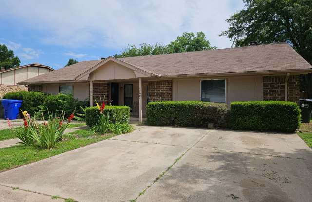(2) Bed/(1) Bath Duplex in SE Norman Avail NOW! photos photos