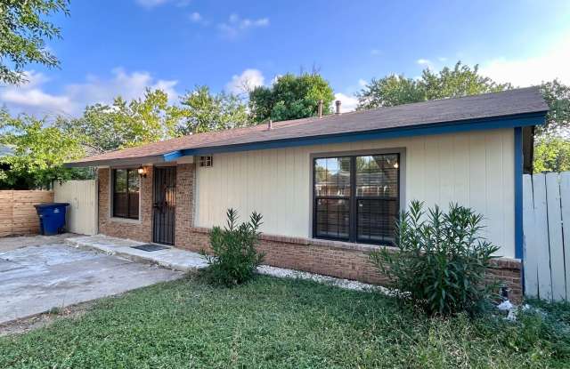 6200 Palm Circle 78741 | 3 Bed 1.5 Bath | $1795 photos photos