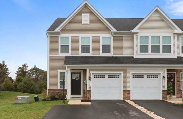 End unit 3-Bed Townhouse in Rolling Hills photos photos