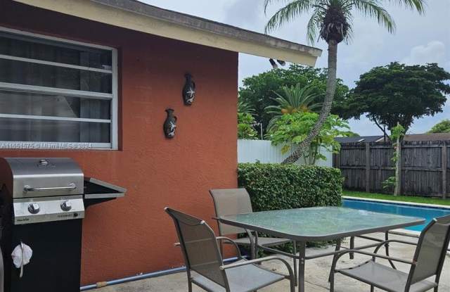 9716 SW 146th Pl Gallery 3