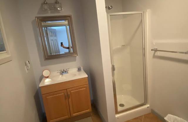 206 Hingham Gallery 3