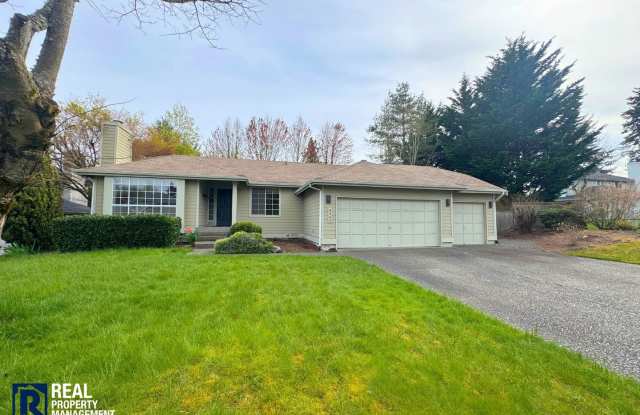 3 Bedroom, 2 Bath Puyallup Home with 3-Car Garage & Spacious Fenced Yard!! photos photos