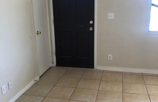 1335 West Pueblo Avenue Gallery 4