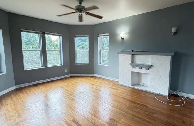 6922 South Vernon AvenueUnit 3 Gallery 2