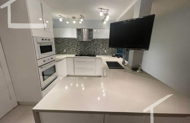 Spacious 2 Bed 2 Bath with Bonus Space in Beautiful Complex! Available 10/1 Gallery 3