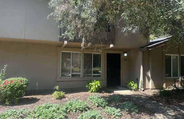 Updated 3 Bedroom 2 Bathroom Townhome with River Access photos photos