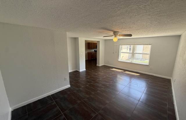 1642 NW 13TH Court Gallery 4