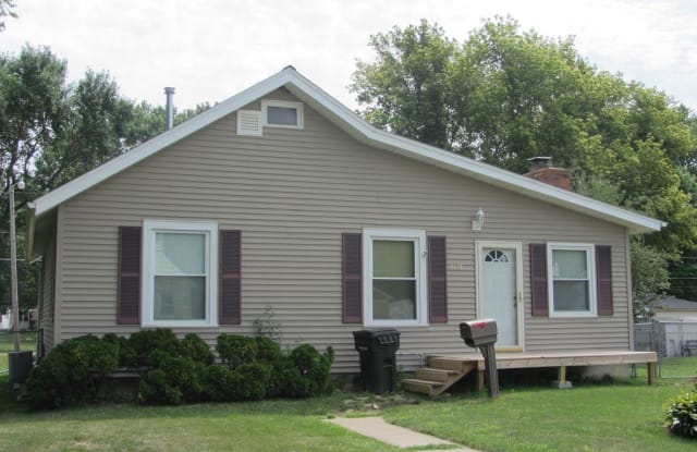 1117 Evergreen Ave - 1117 Evergreen Avenue, Waterloo, IA 50701