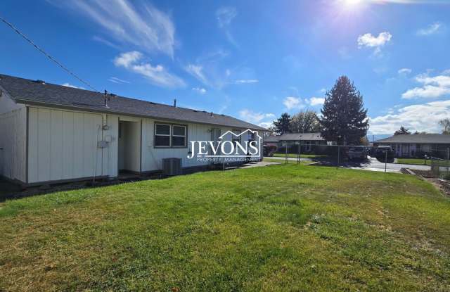 Spacious West Yakima Rental in a Quiet Neighborhood Gallery 1