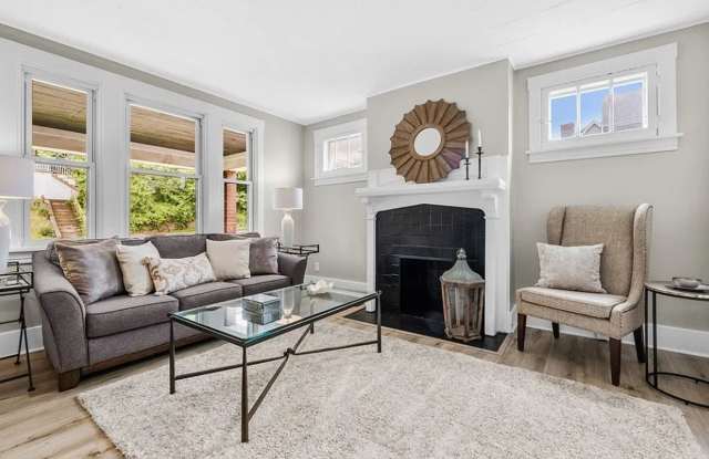 GORGEOUS & UPDATED - 3 BR, 1 Bath Attached-House - Swissvale Gallery 4