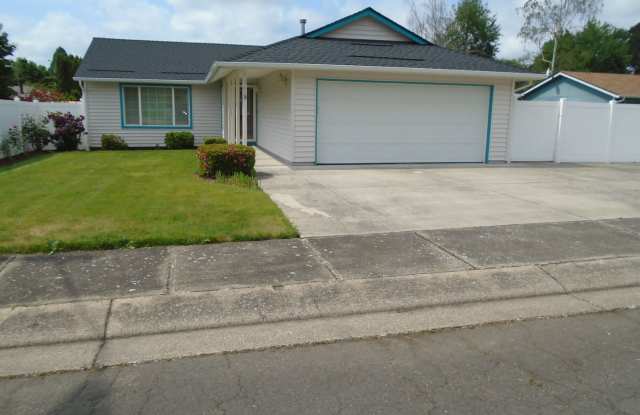 247 LARKSPUR ST - 247 Larkspur Street, Lebanon, OR 97355