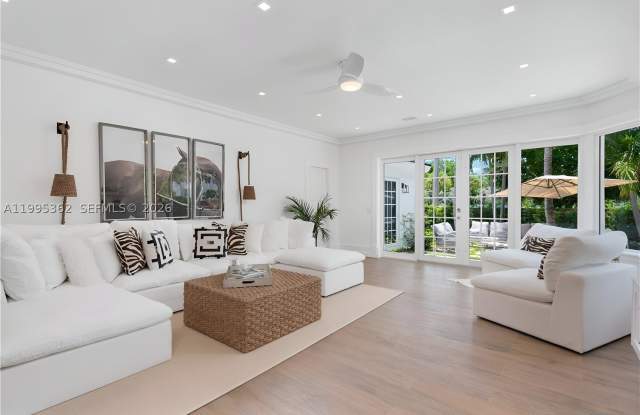 2575 Pine Tree Dr Gallery 2