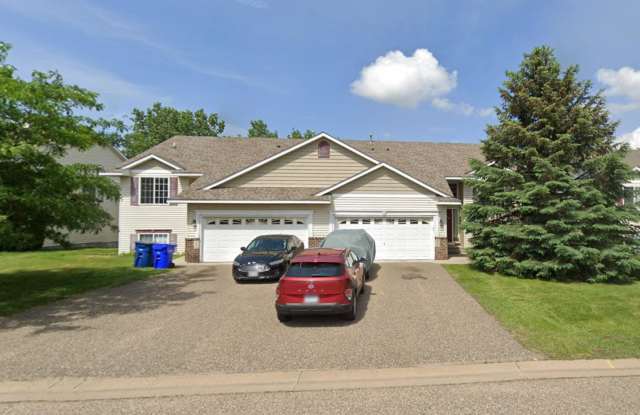 Charming 4 Bed 2 Bath Twin Home Gallery 1