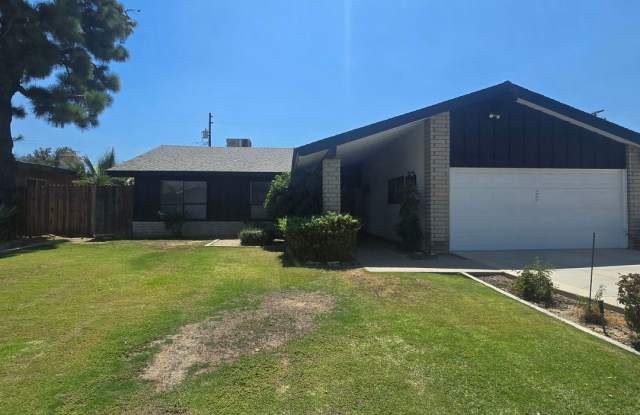 SW Bakersfield 3 bed/2bath with Pool photos photos