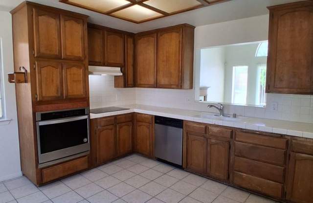 3 Bedroom 2 Bath Home Located in NW Fresno (Fig Garden Loop Area)! Gallery 4