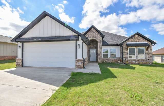 AVAILABLE NOW! Stunning 4 Bedroom 2 Bath in Winona! photos photos