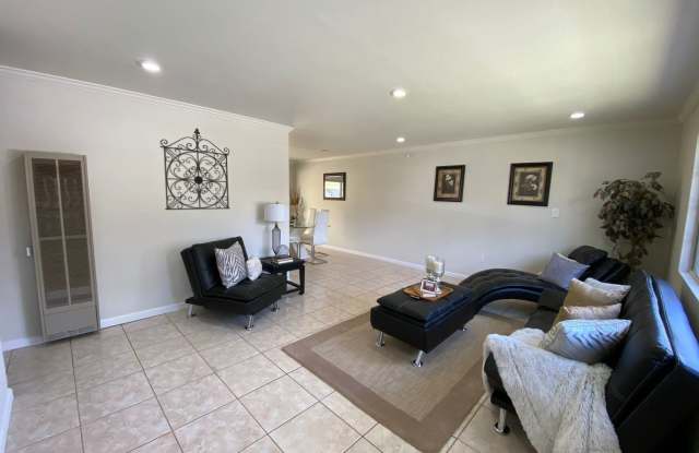 2871 Emerald Drive Gallery 2