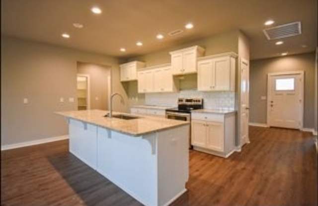 4 Bedroom, 2 Bathroom Home In Farmington, AR Gallery 3