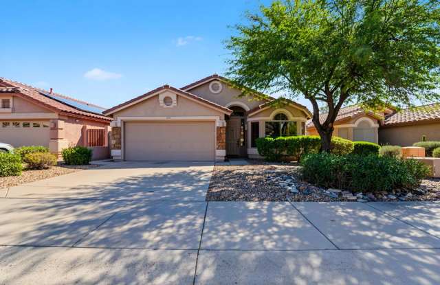 Beautifully maintained home in a desirable Scottsdale location! Gallery 1