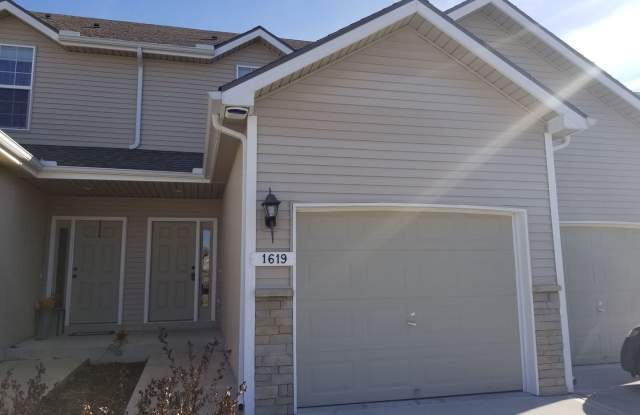 Town house in Kansas City, KS - 1619 North 127th Street, Kansas City, KS 66109