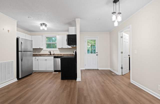 Renovated 3 Bedroom Dog Friendly Home For Rent on Lafayette Road! photos photos