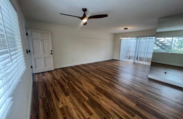 TWO PARKING SPACES INCLUDED! In Unit Washer  Dryer! Large Private Patio for Bikes, Boards and Bbq's! - 3003 Barnard Street, San Diego, CA 92110