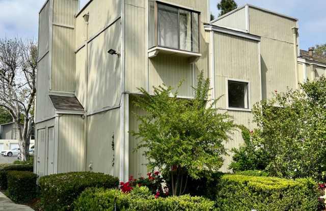 Lovely 2bd. condo in Claremont w/2 car garage photos photos