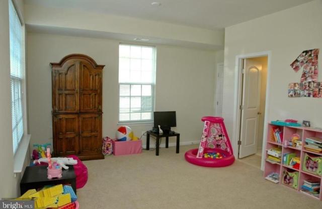 22698 PARKLAND FARMS Terrace Gallery 2