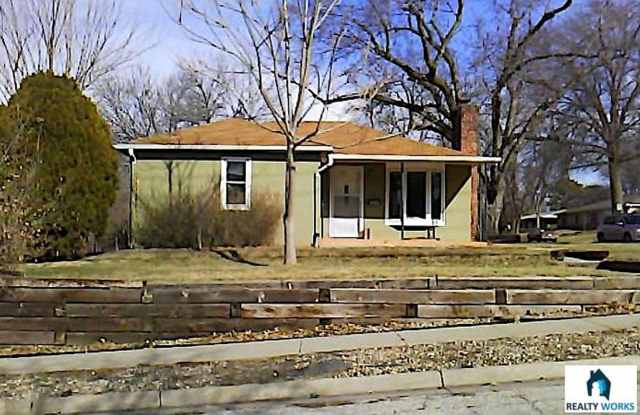 Lovely two bedroom two bath home - 4644 High Street, Lincoln, NE 68506