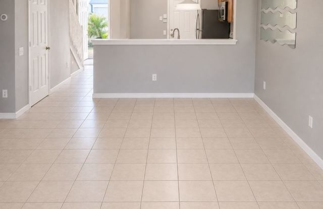 MetroWest Orlando Townhome for Rent | 3 Bed, 2.5 Bath | Lake Views Gallery 4