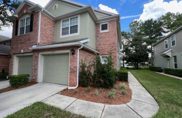 Beautiful END UNIT - 3 bedroom, 2.5 bathroom townhome in the heart of Jacksonville's Southside area in Brightwater. - 7499 Scarlet Ibis Lane, Jacksonville, FL 32256 Beautiful END UNIT - 3 bedroom, 2.5 bathroom townhome in the heart of Jacksonville's Southside area in Brightwater. - 7499 Scarlet Ibis Lane, Jacksonville, FL 32256