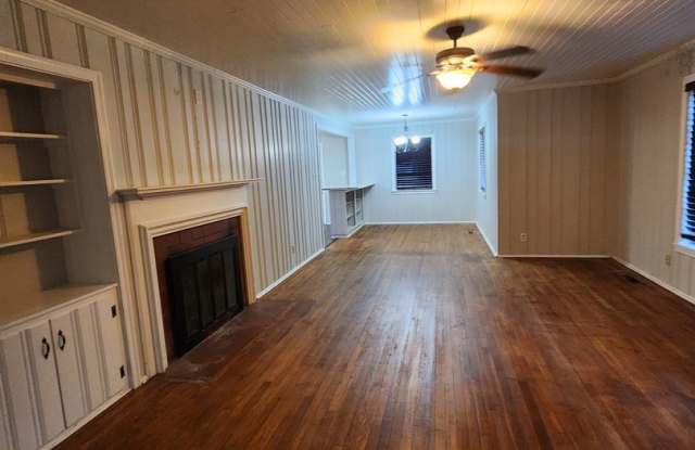 Spacious 3-Bedroom Brick Home with Fireplace and Wood Floors in Valdosta Gallery 4