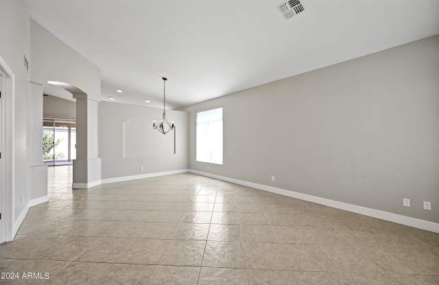 2463 N 138th Avenue Gallery 3