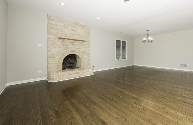 504 N La Grange Road Gallery 4