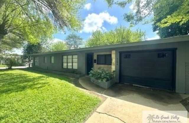 164 ROBINS LN. Gallery 3
