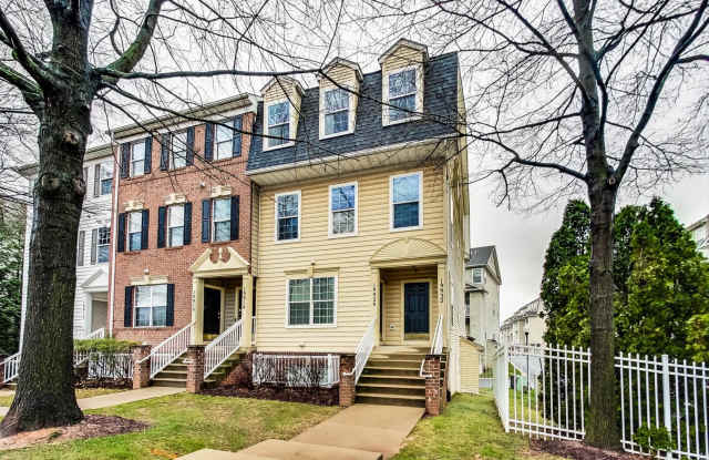 Beautiful two level condo located in the heart of Germantown! photos photos