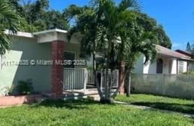 538 W 1st St - 538 West 1st Street, Riviera Beach, FL 33404
