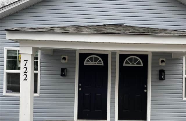 722 E Pine Street - 722 East Pine Street, Lincolnton, NC 28092