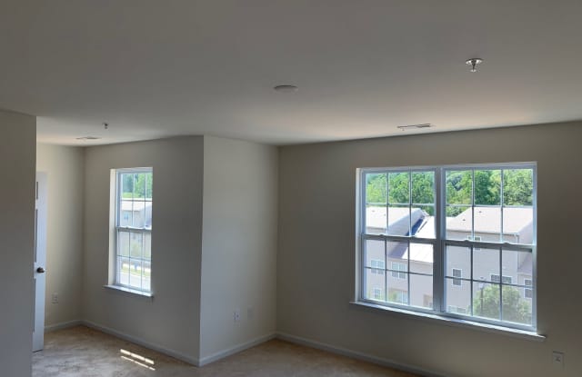3678 Glouster Drive - 1 Gallery 2