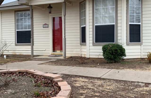 ***Quaint Home-Quiet Neighborhood*** - 2925 Penniman Road, Denton, TX 76209