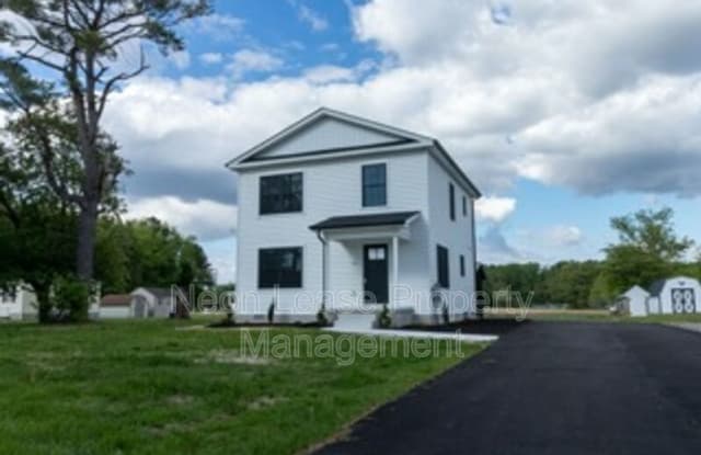 674 N Bedford St photos photos