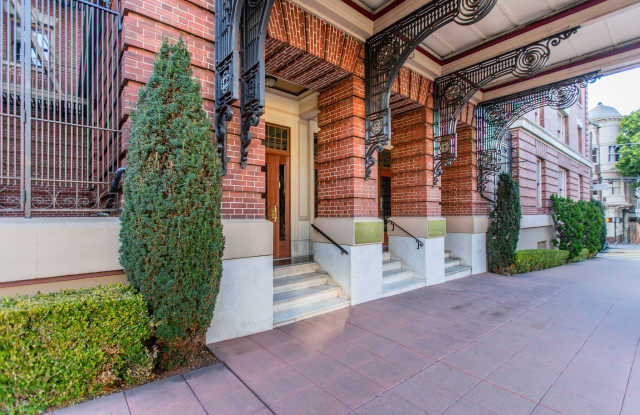 1369 Hyde Gallery 2