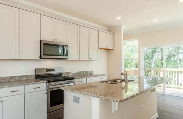 Room in 4 Bedroom Townhome at Chattering Lory Ln Gallery 3
